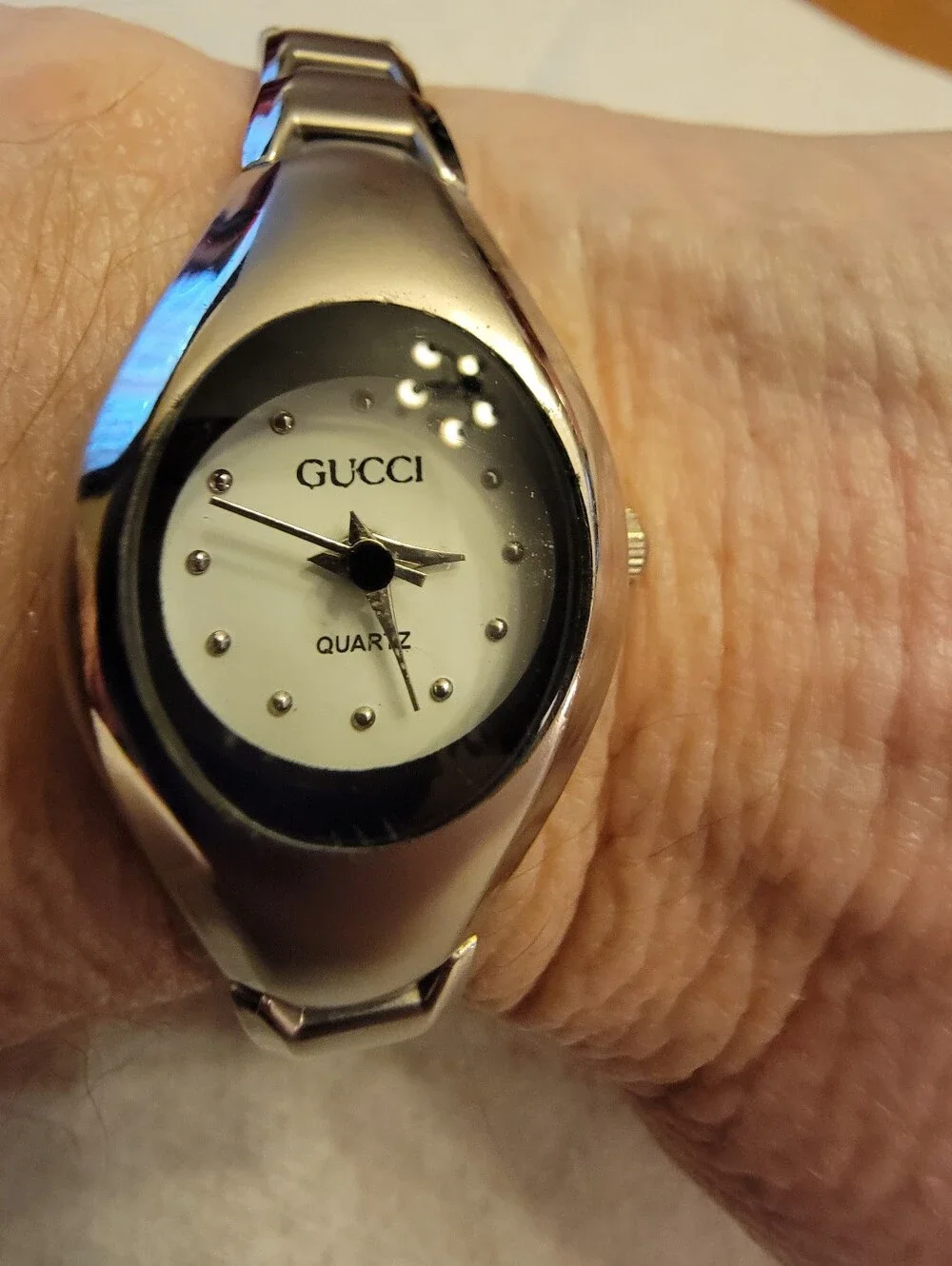 Like New- Gucci Quartz Women's Watch